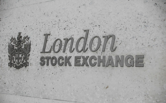 FTSE 100 index rises to record high